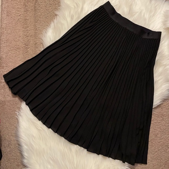 Express Dresses & Skirts - Express Black Pleated Knee Length Midi Skirt, Size S